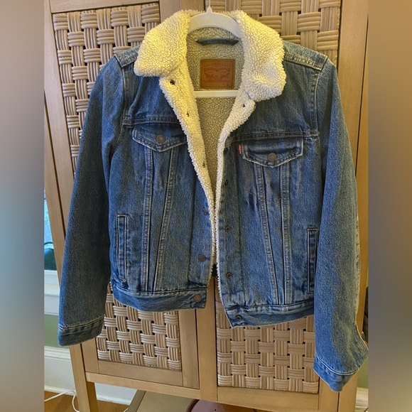 Levi’s Sherpa Trucker Jacket - Picture 2 of 8